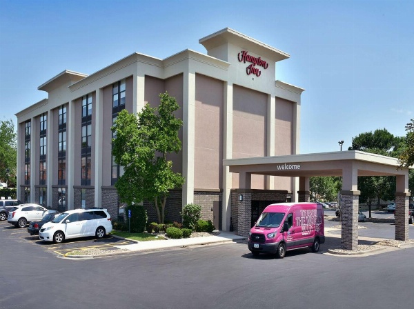 Hampton Inn By Hilton Des Moines Airport image 1