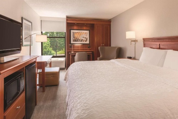 Hampton Inn By Hilton Des Moines Airport image 16