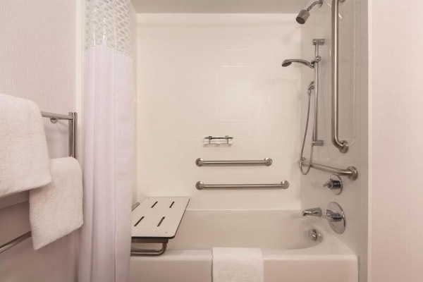Hampton Inn By Hilton Des Moines Airport image 17