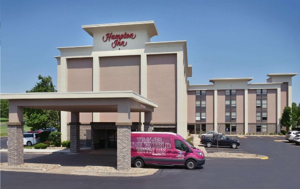 Hampton Inn By Hilton Des Moines Airport image 2