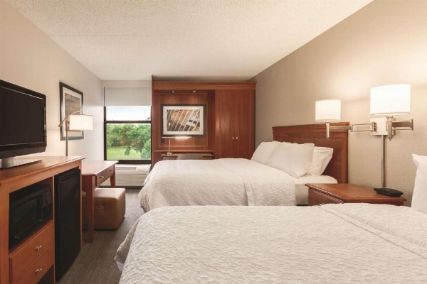 Hampton Inn By Hilton Des Moines Airport image 22