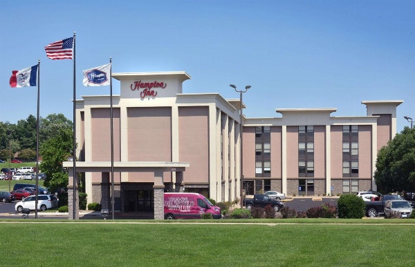 Hampton Inn By Hilton Des Moines Airport image 3