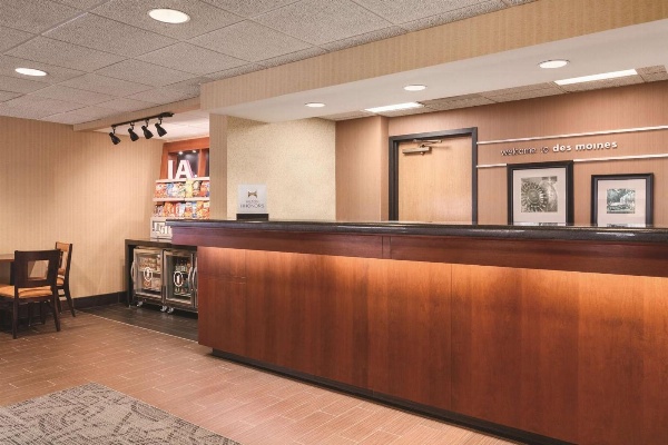 Hampton Inn By Hilton Des Moines Airport image 4