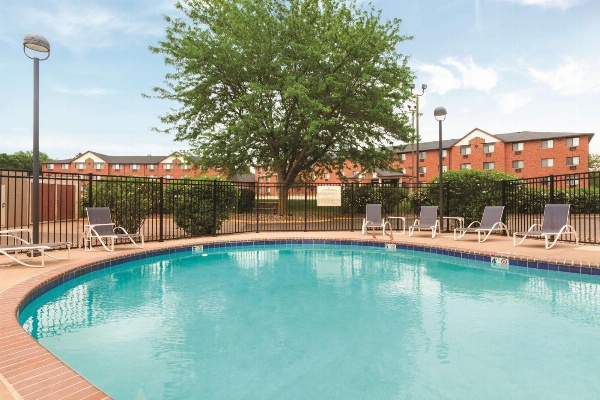 Hampton Inn By Hilton Des Moines Airport image 7